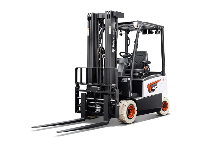 bobcat-emea-electric-forklifts-b20x-7-plus-studio-1